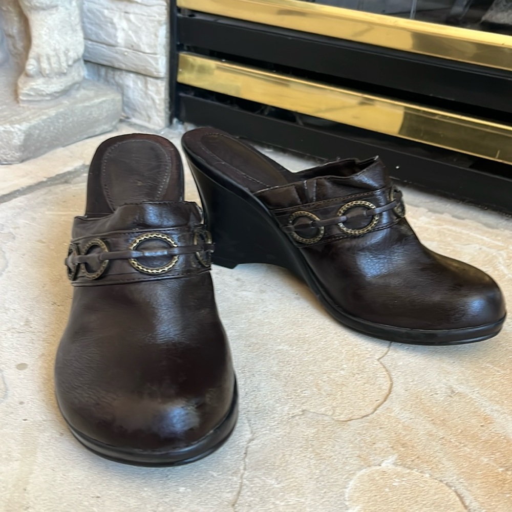 Nicole platform closed toe sandals brown sz 8.5